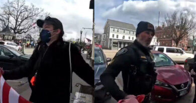 T**ns Activist Thinks She Can Shut Down “Hate Speech” Sign With Her Own – The Video Ends With a Very Satisfying Result T**ns Activist Thinks She Can Shut Down “Hate Speech” Sign With Her Own – The Video Ends With a Very Satisfying Result