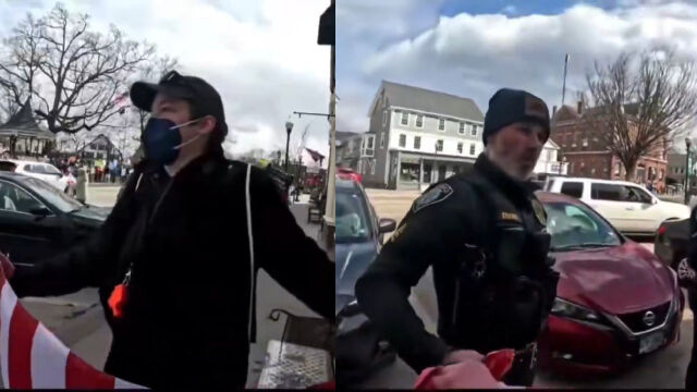T**ns Activist Thinks She Can Shut Down “Hate Speech” Sign With Her Own – The Video Ends With a Very Satisfying Result T**ns Activist Thinks She Can Shut Down “Hate Speech” Sign With Her Own – The Video Ends With a Very Satisfying Result